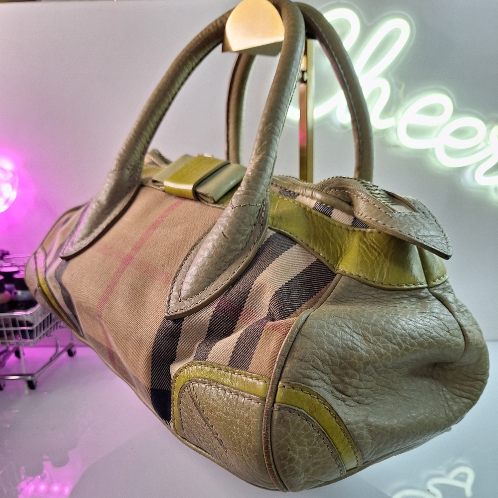 Burberry porsum Beige and Green Women's Bag - Picture 2 of 13